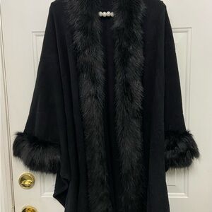 Elegant Black Faux Fur Trim SweaterCape